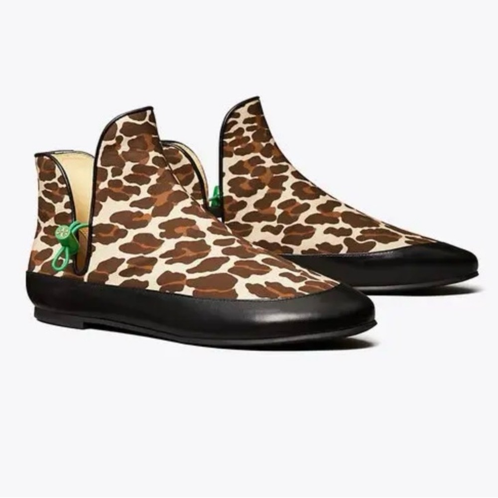 TORY BURCH 'LOGO TOGGLE ANKLE" BOOTIE BLACK/REVA LEOPARD 7.5